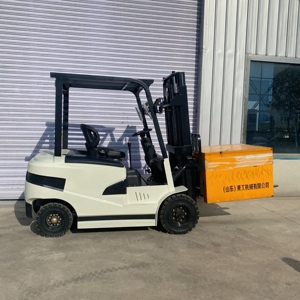 与展览相同型号的高品质电动叉车，易于操作4x4叉车
