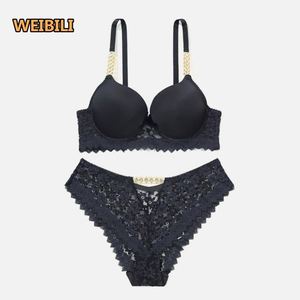 Yeni seksi dantel <span class=keywords><strong>B</strong></span> fincan iç çamaşırı köpüklü elmas Metal zincir omuz askı<span class=keywords><strong>s</strong></span>ı kapalı omuz kadın sutyen seti toplamak