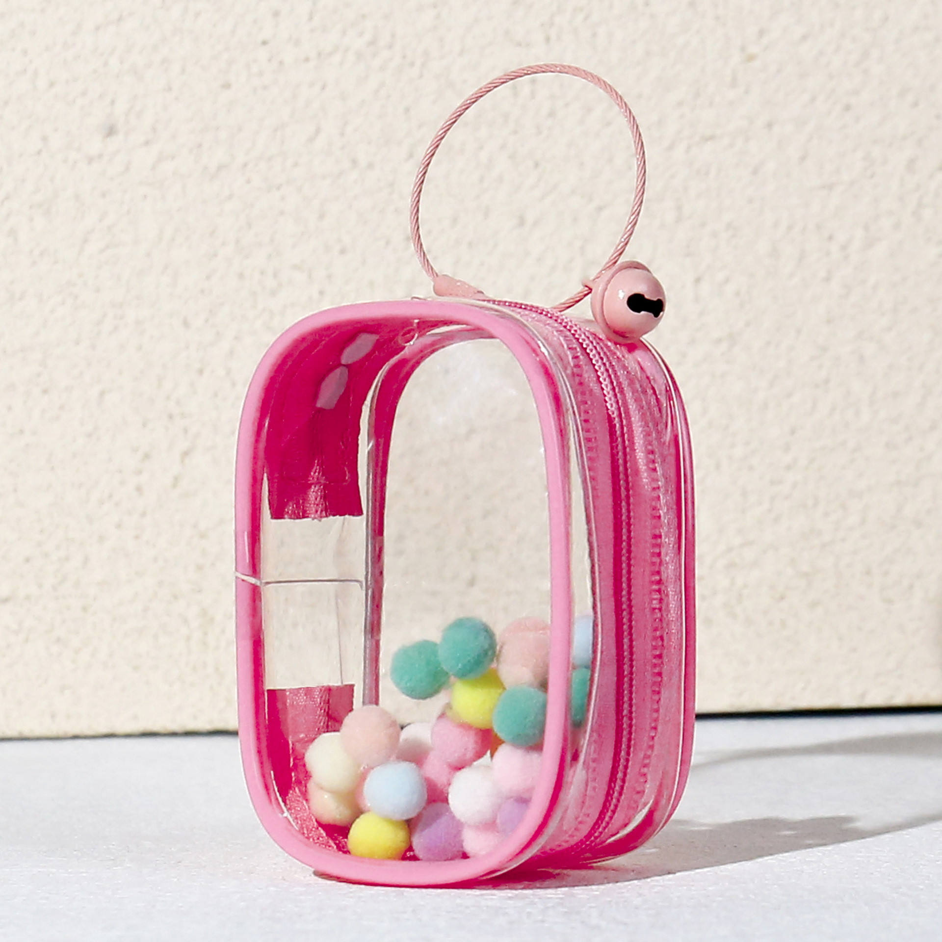 Barbie rose-carré-cloche avec anneau et pompon