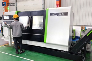 Torno de cama inclinada CNC automático multifunción grande iHT1331 Precio de máquina de torneado de metal - Product Image 2