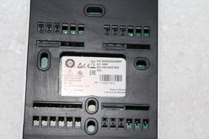 Nuevo y Original Plc SER8300A0B00 LineVoltage Coil Room Controller BACnet MSTP PLC Controlador de programación - Product Image 3
