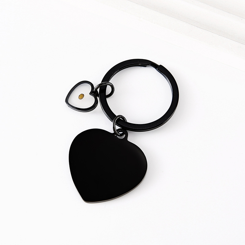 Llavero de colza en forma de corazón negro