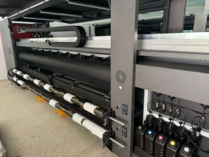 LANQI 5M UV R2R Doppelseiten drucker BYHX-Programm Konica 1024A Max. 42-teiliges Druckkopf-SPS-Zuführ system