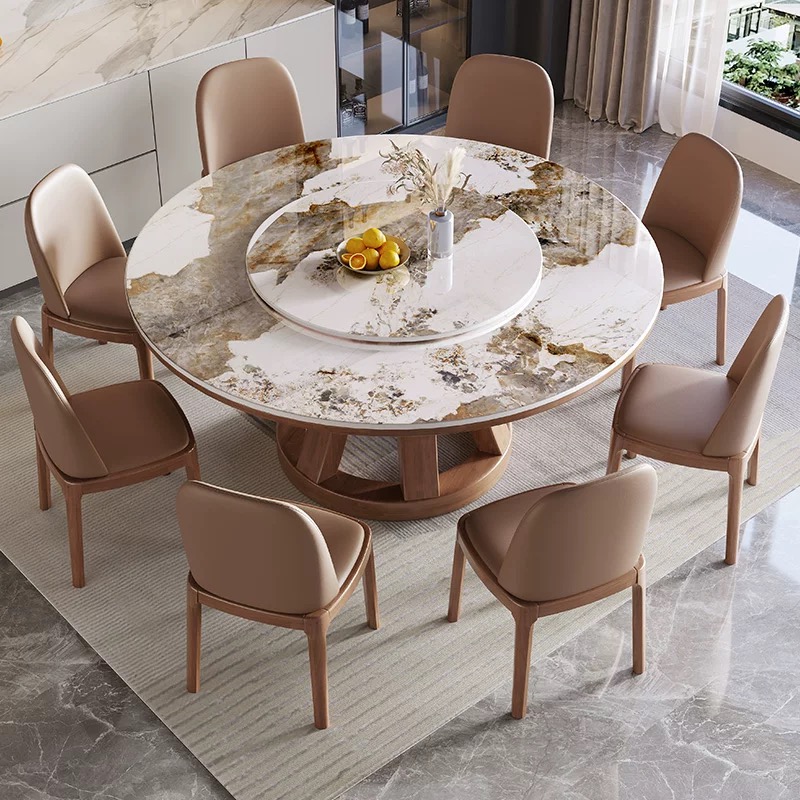 Una mesa con cuatro sillas