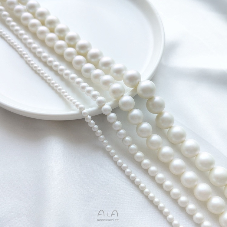 Une perle d'imitation Swarovski de 4 mm
