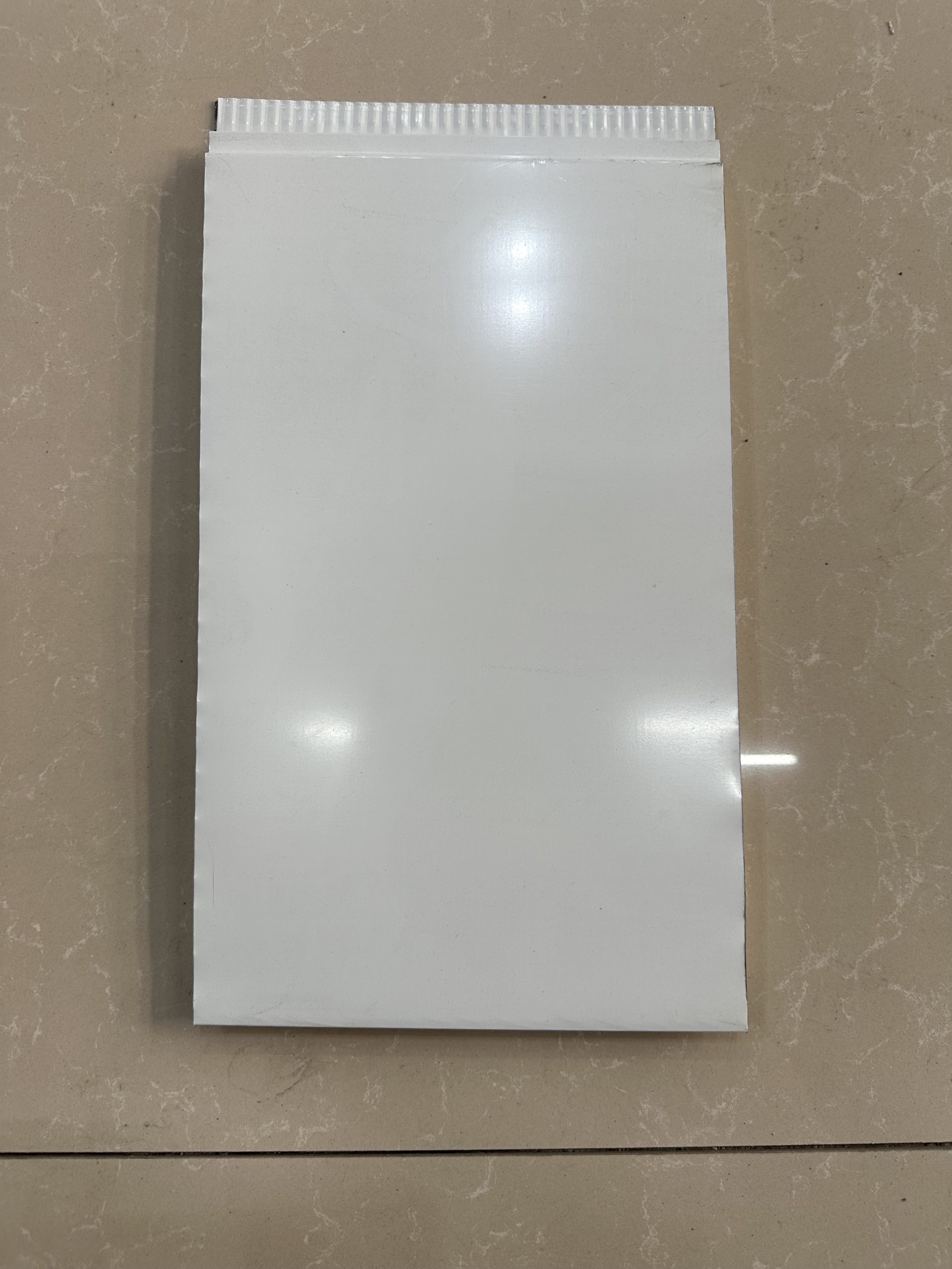 Blanc pur lisse brillant