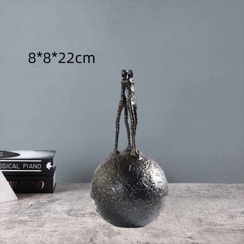 Figurine boule debout modèle C colorée, 8*8*22 cm