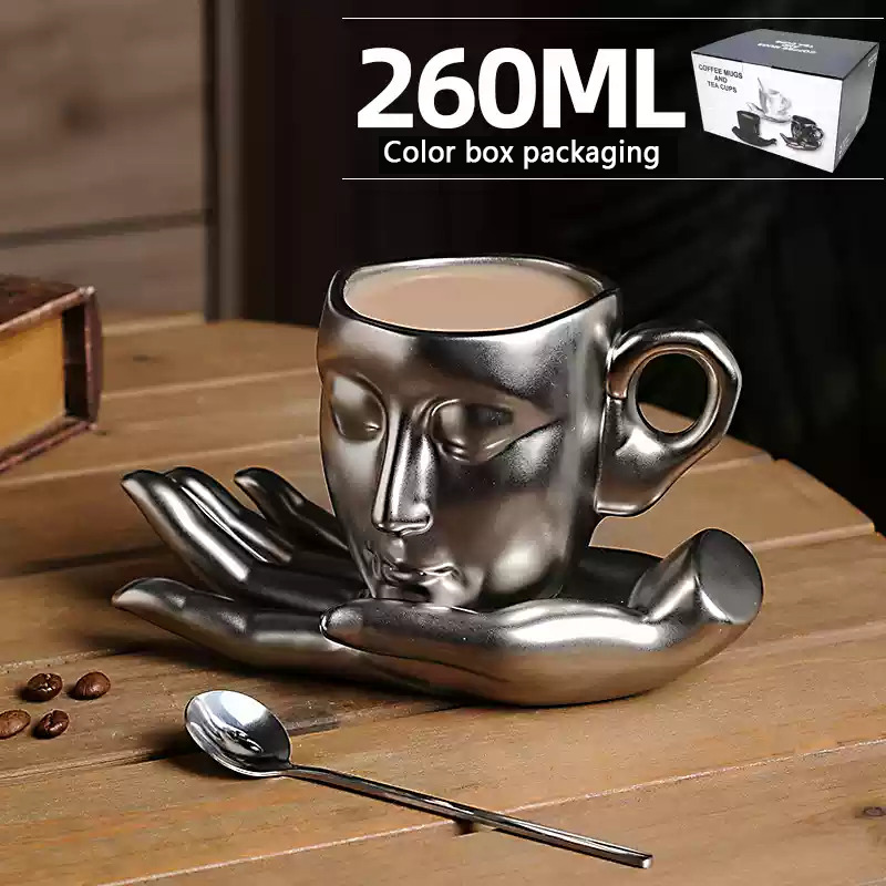 Tasse à main en argent avec cuillère
