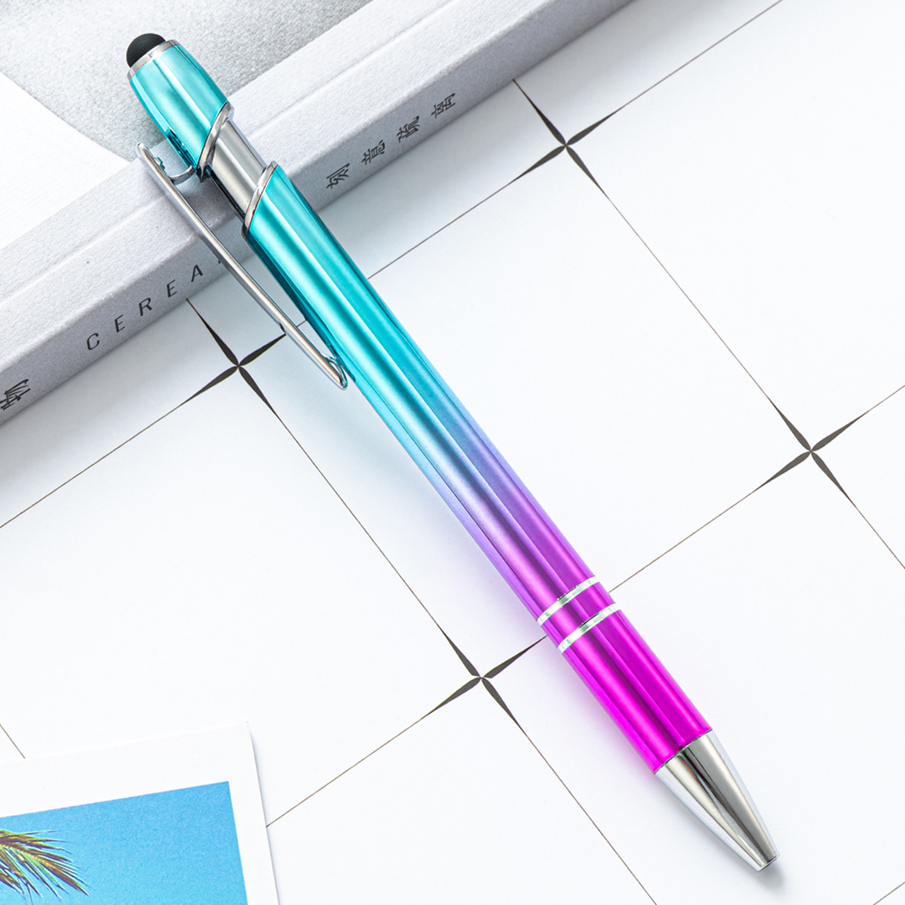Blue and purple gradually change color