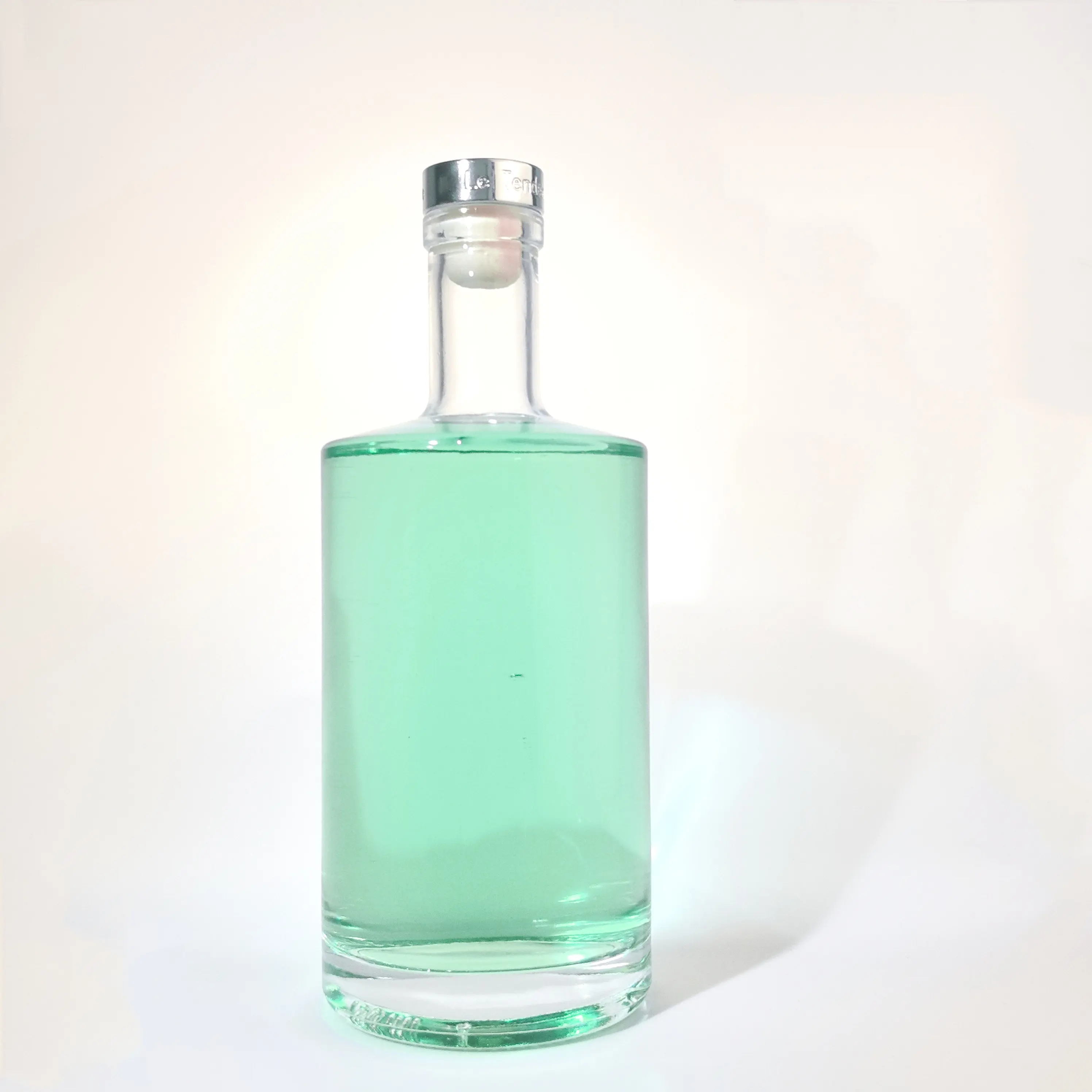 Özel mantar ile özelleştirilebilir 750ml yuvarlak cam şişe marka votka viski bardağı şişe