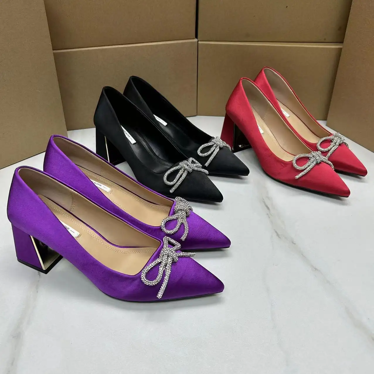 Sepatu Sandal untuk wanita, sepatu sandal hak tinggi berlian imitasi berkilau pita kupu-kupu modis Populer