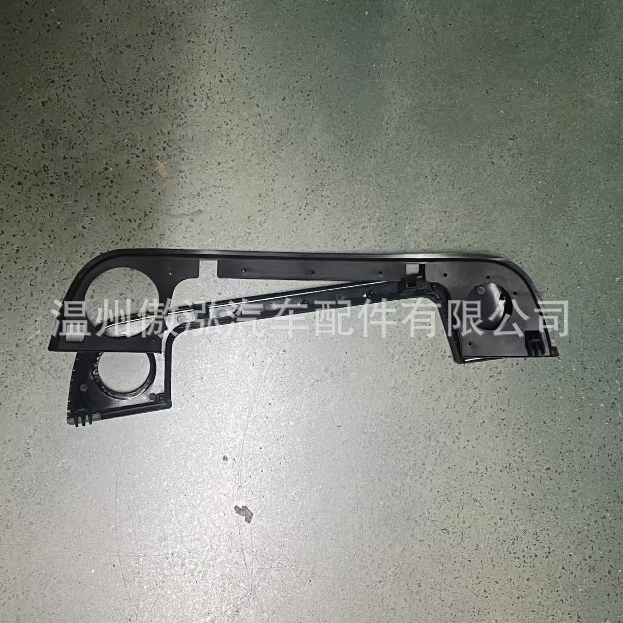 Front left (gasket cover)