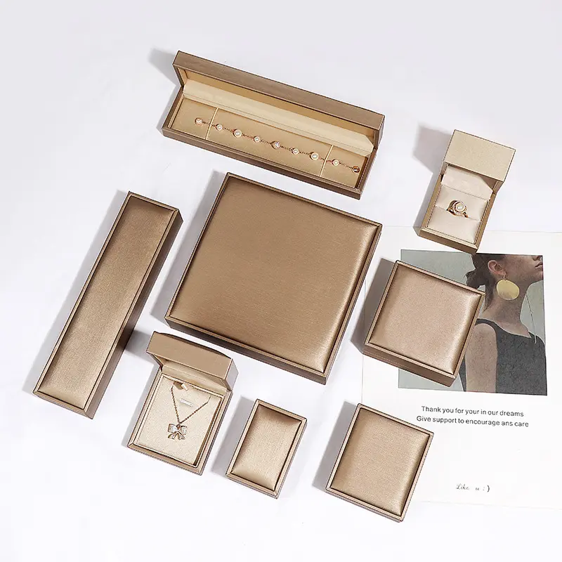 Cajas de joyería de cuero con logotipo personalizado, de lujo, de oro de alta gama, embalaje interior de seda, collar, pendientes, caja de joyería
