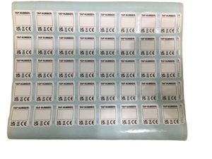 Código QR que ejecuta etiquetas de número de serie Etiquetas de código de barras de número de serie variable personalizadas Pegatinas exteriores impermeables a prueba de aceite