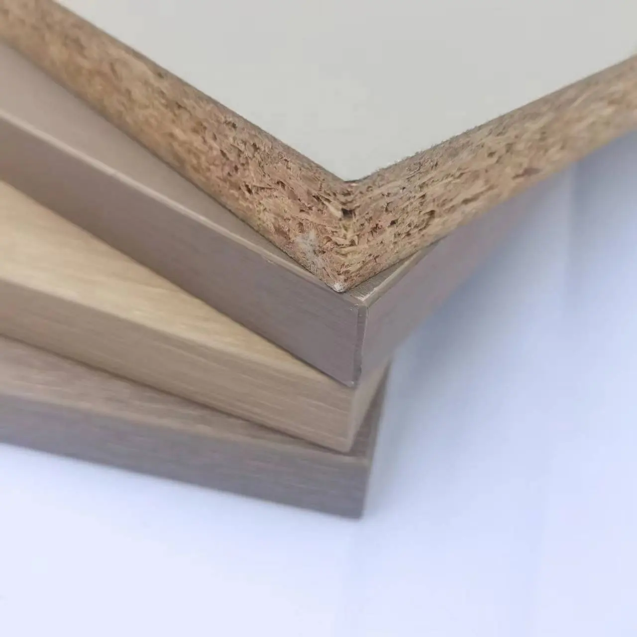 Tablero de partículas de melamina E1 de 16mm, a prueba de humedad Natural, interior contemporáneo, edificio de oficinas, madera de pino, hoja de tablero OSB terminada