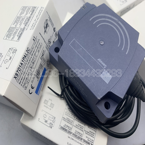 100% nuevo Sensor de proximidad inductivo Original XS7D1A1PAL2 XS7D1A1NAL2 XS7D1A1NBL2 XS7D1A1PBL2 garantía de un año - Product Image 1