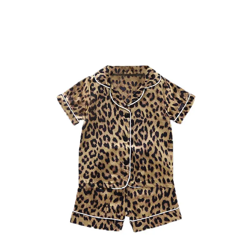 Conjunto de pijama para niñas pequeñas, estampado de árbol de Navidad, 100% seda satinada, leopardo, manga corta