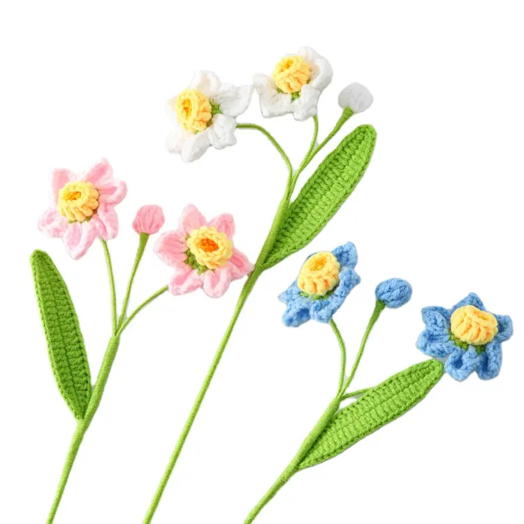 Искусственные цветы ручной вязки