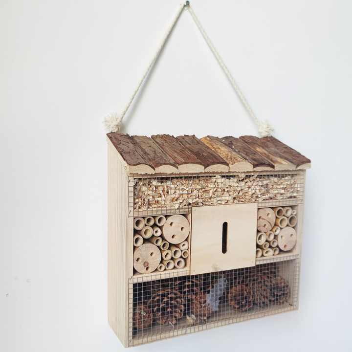 Solid Wood Garden Box Insect Pets Feeder Carrier Nice Insect House Hotel Cages Outside Butterfly Bird Bee Insect Box Nest