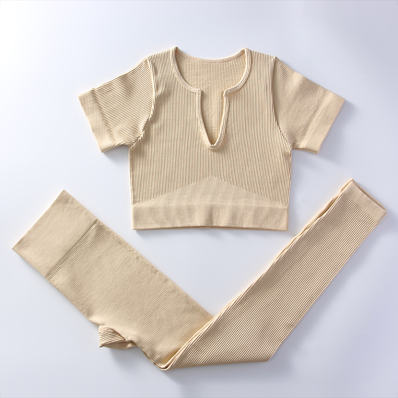Beige short-sleeve trousers