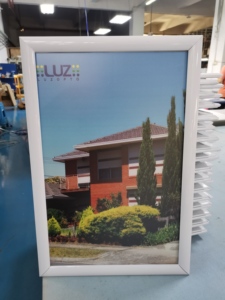 按扣框架制造商16x24 11x17定制尺寸铝制海报框架广告按扣框架灯箱标牌 - Product Image 3