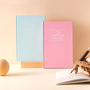 Atacado <span class=keywords><strong>Custom</strong></span> Impressão Logo Jornal bonito Capa dura Tecido elegante Mensal Weekly Planner Notebook Gratidão Journal 2025