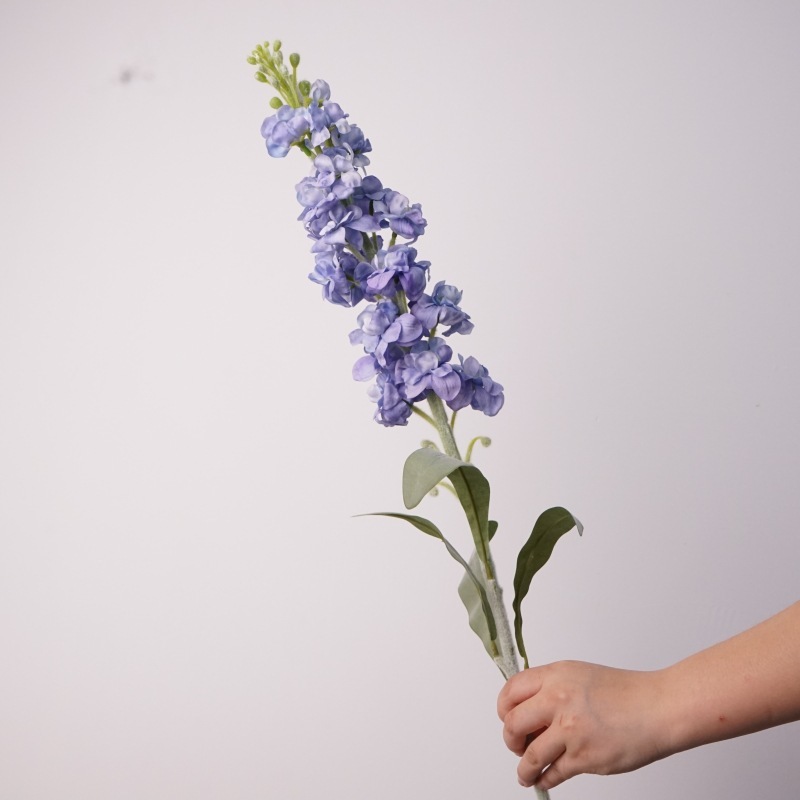 Siente la hidratación en un azul violeta.