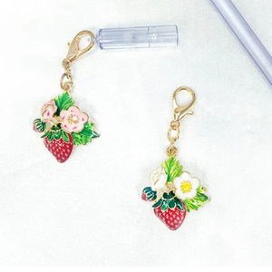 Llavero Simple de Aleación con Forma de Fruta, Colgante de Metal Personalizado con Esmalte en Forma de Fresa - Product Image 3