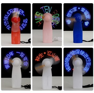 Mensaje personalizado Led programable, Mini ventilador de mano Luz de batería práctica portátil Logotipo de ventilador de mano con efecto Led con luz Led