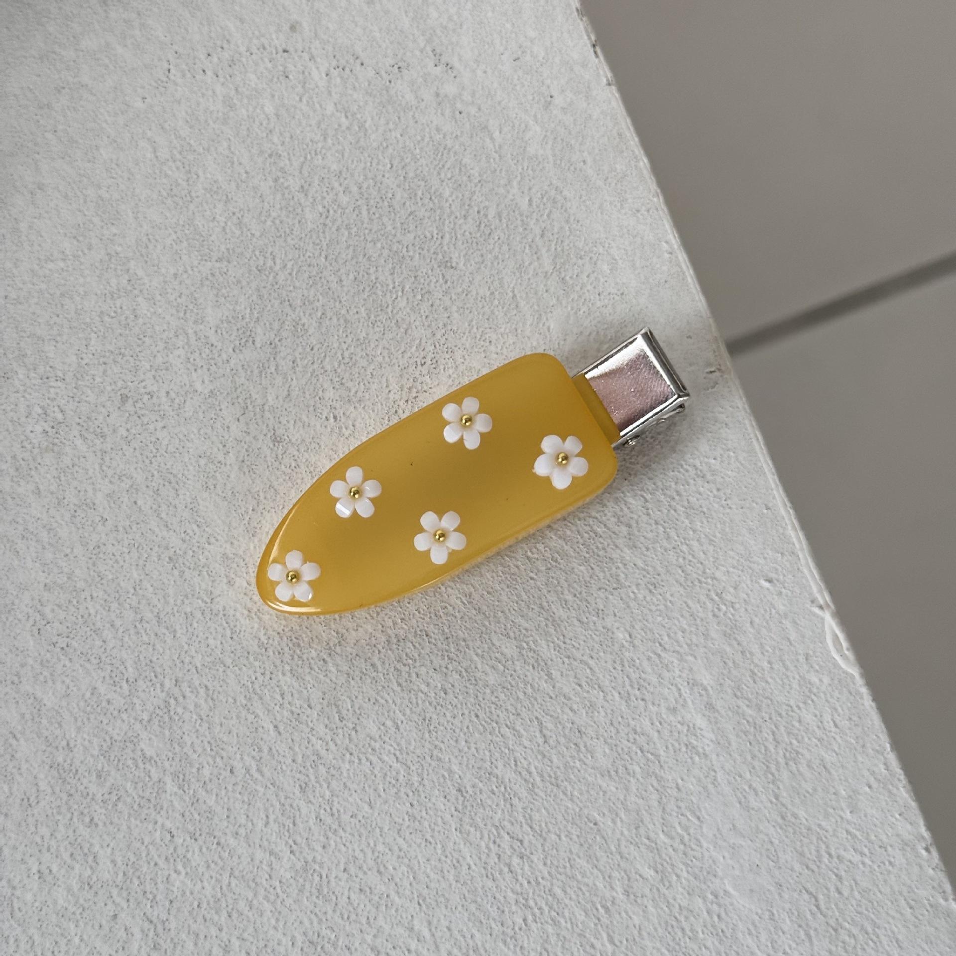 สีเหลือง