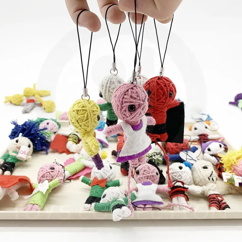 Commercio all'ingrosso piccolo Watchover bambole Voodoo portachiavi stringa di peluche portachiavi fatto a mano per bambini giocattoli capsula 50mm