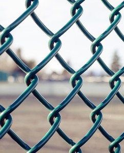 Koruyucu çit Chainlink siklon Mesh elmas delik zincir bağlantı Net çit demir tel örgü toptan özelleştirilebilir - Product Image 4