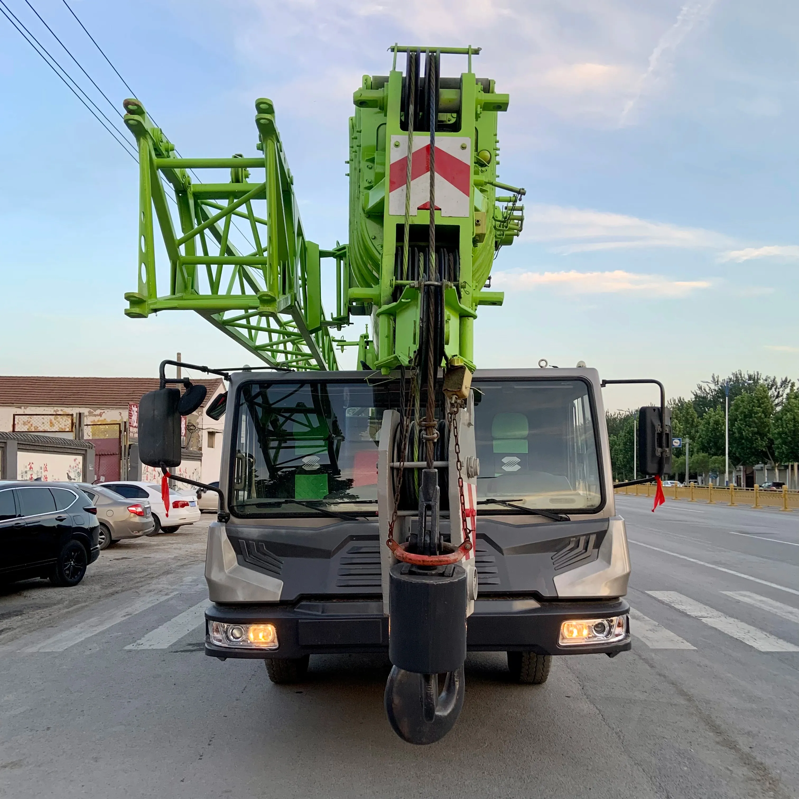 2020-2023 tahun mesin derek bekas ZOOMLION 30Ton merek Tiongkok asli derek genggam stok truk bekas