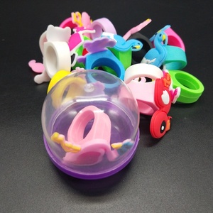 Çocuklar için promosyon hediyeler plastik kapsül oyuncaklar Flamingo Mini yumuşak oyuncaklar plastik PVC parmak yüzük oyuncak