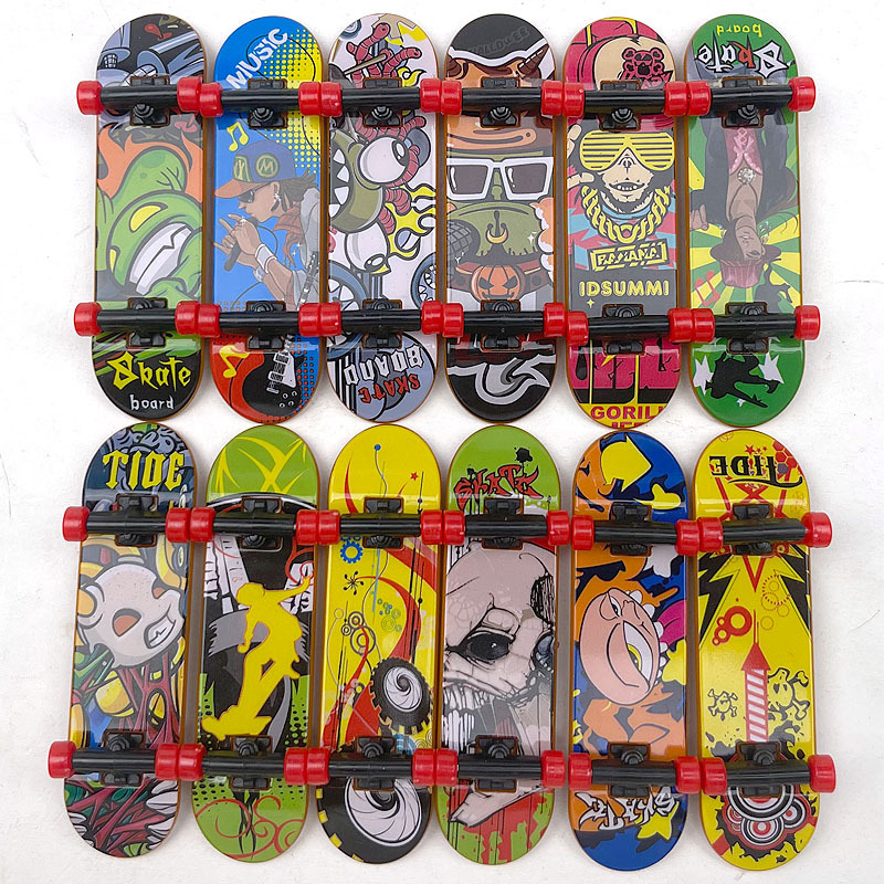 Skateboard à doigts (motif cheveux mélangés) 1 paquet