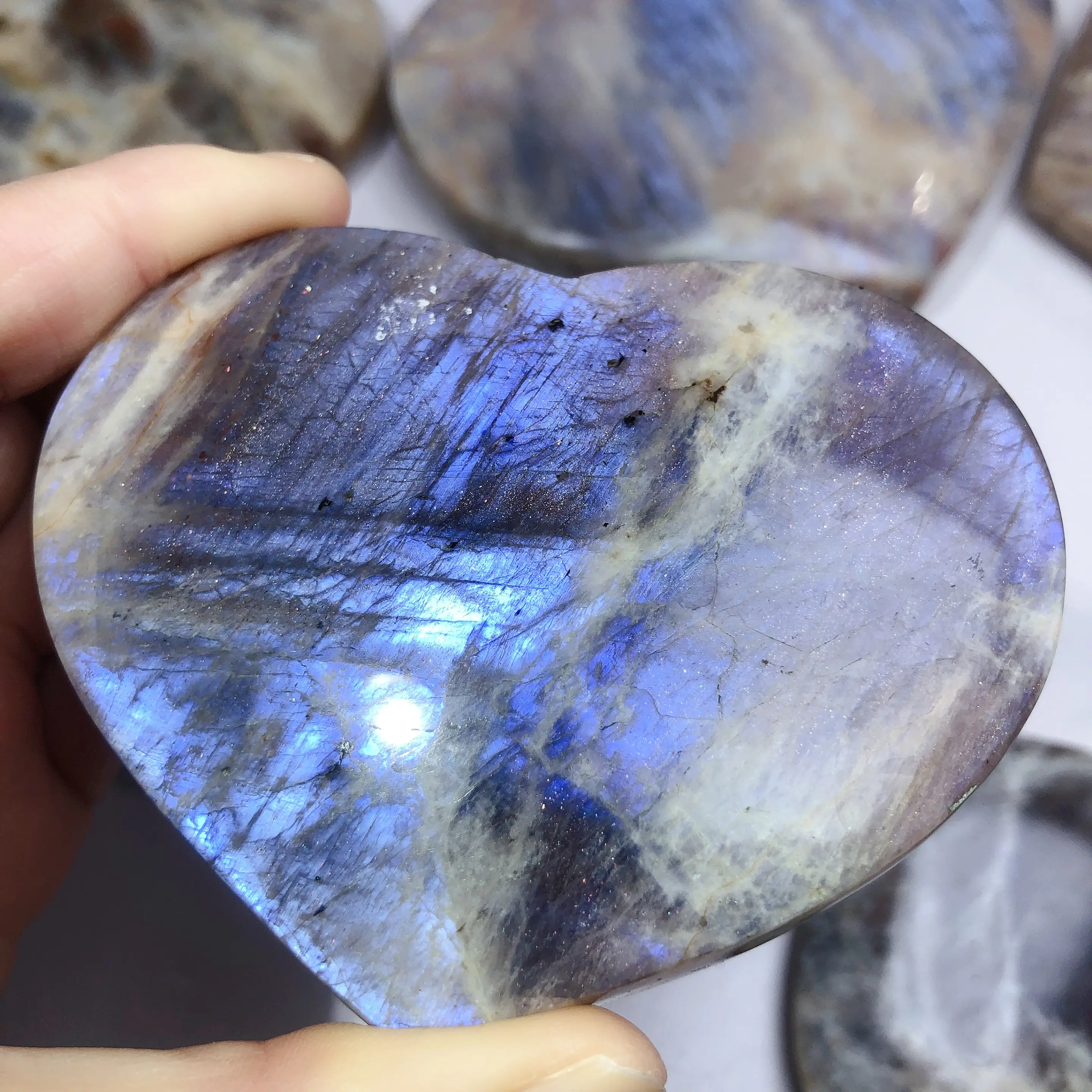Ornamento de coração de cristal de pedra da lua azul polido de boa qualidade para decoração