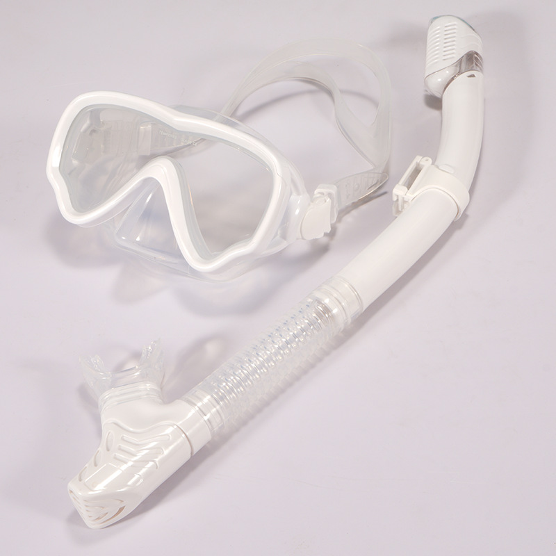 ชุดสูทสีขาว