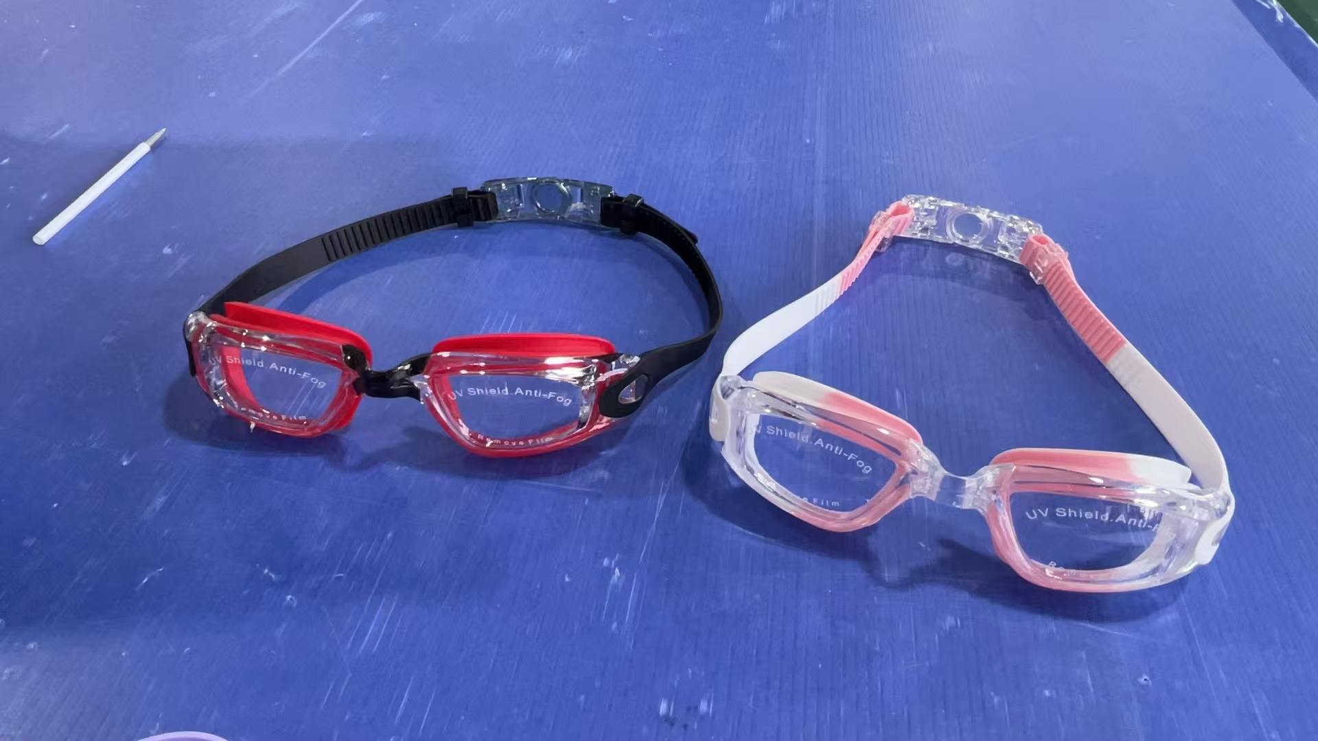 Noir et rouge/en boîte