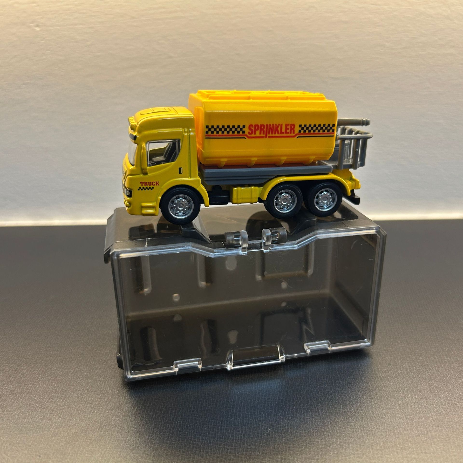 Engineering-series water tanker truck, single unit with display