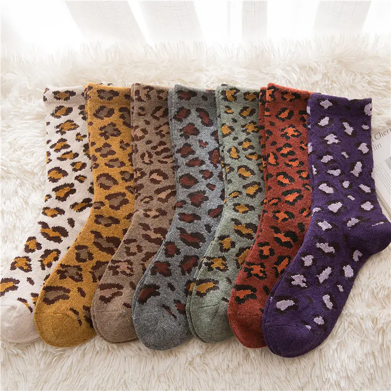 Calcetines de invierno de leopardo para mujer, calcetín tejido de felpa de color liso para mujer