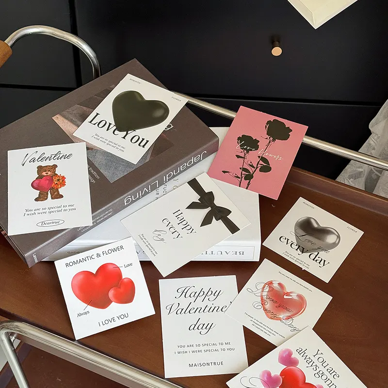 फ़ॉल इन कलर नवीनतम फैंसी हार्ट डिज़ाइन कार्ड पुष्प फूल थोक शादी कार्ड गुलदस्ता के लिए