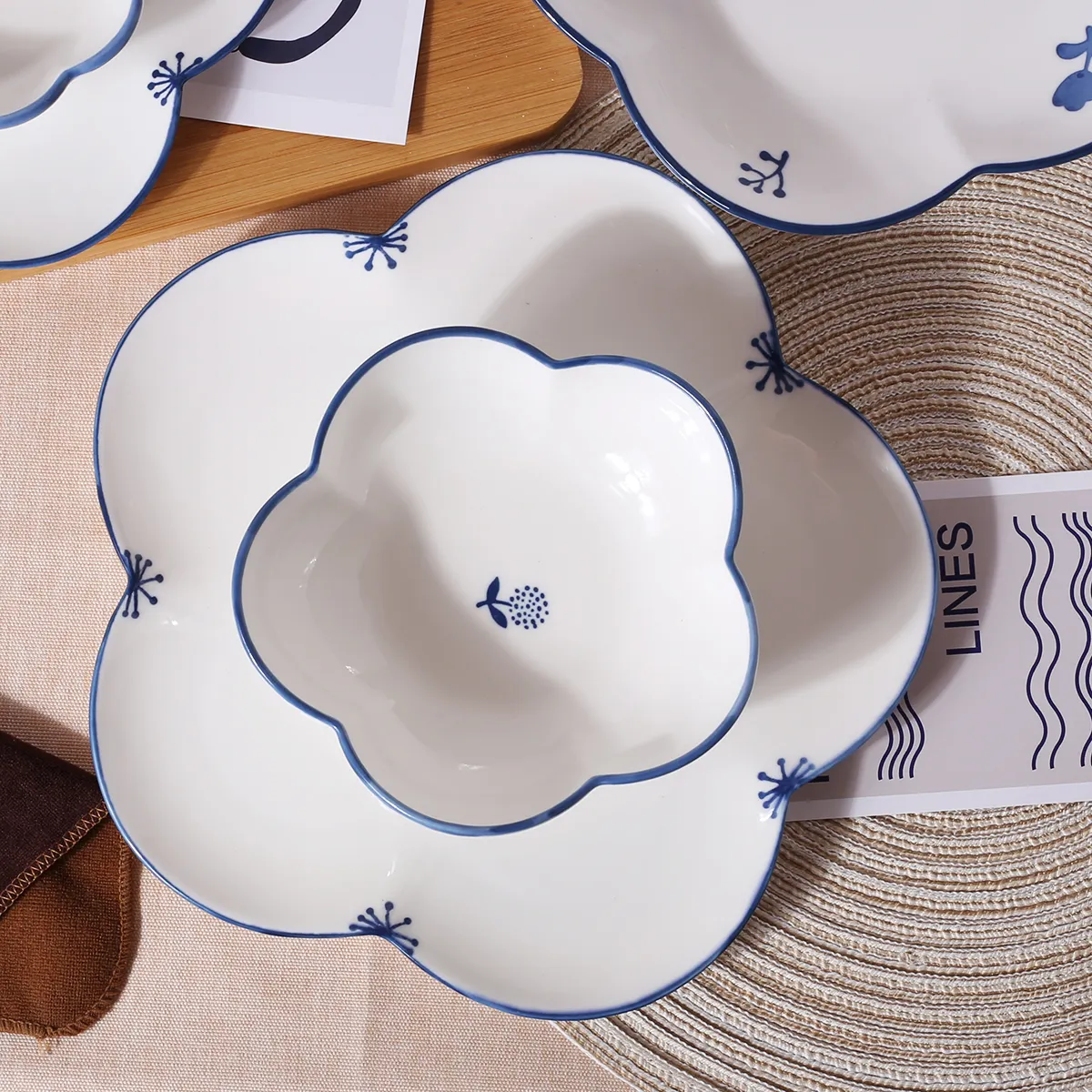 Korea Japan Hand Painted Ceramic Bowl Flower Shape White Porcelain Bowl And Blue Rim