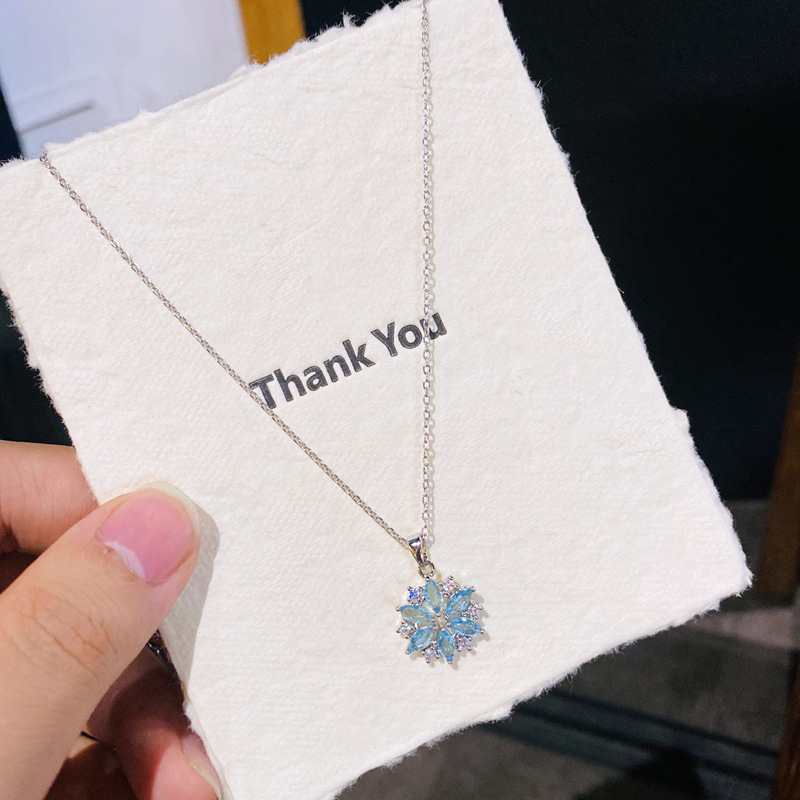 D06 silver-blue crystal zircon snowflake