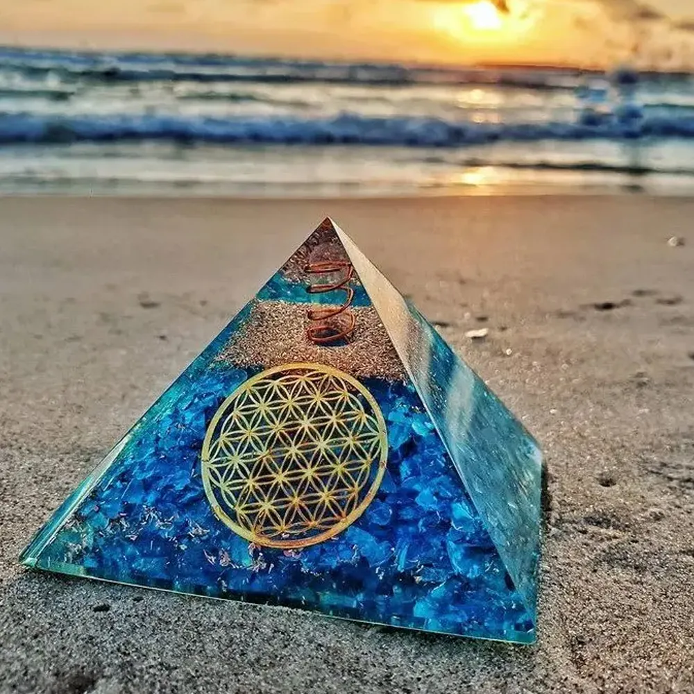 Générateur d'énergie Orgone Pyramid pour la protection de l'énergie et la guérison Méditation Orgonite Pyramide. crystal Chakra
