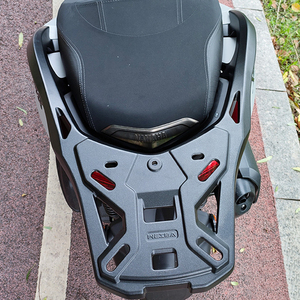 ヤマハXMAX300モーターサイクル改造用アルミニウム合金リアトランクラックトランクサポートおよびテールウィングパーツ
