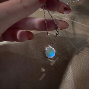 Rinhoo Firefly Necklace Female Tide Net <strong>Red</strong> Forest Cold Wind Niche Design Sense Moonstone Pendant Clavicle <strong>Chain</strong>
