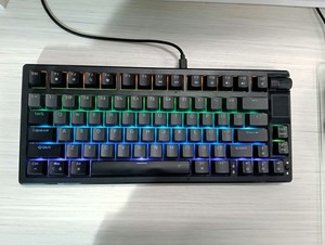 Teclado mecánico con cable de 82 teclas LED OEM personalizado 75% Mini RGB tipo C Teclado mecánico portátil con cable para juegos con perilla