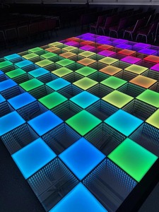 ミラーパーティーステージライトアップダンスフロアタイル屋外結婚式3D磁気<span class=keywords><strong>LED</strong></span>ダンスフロア
