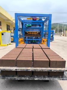 Macchinario automatico del materiale da costruzione macchina per la produzione di mattoni in blocchi di cemento linea di produzione di mattoni di cemento ad incastro idraulico - Product Image 6