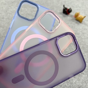 Mat arka kapak Metal Lens ile manyetik kılıf iPhone 14 için kablosuz şarj sihirli artı 13 Pro Max 12 14Pro-PC aksesuar